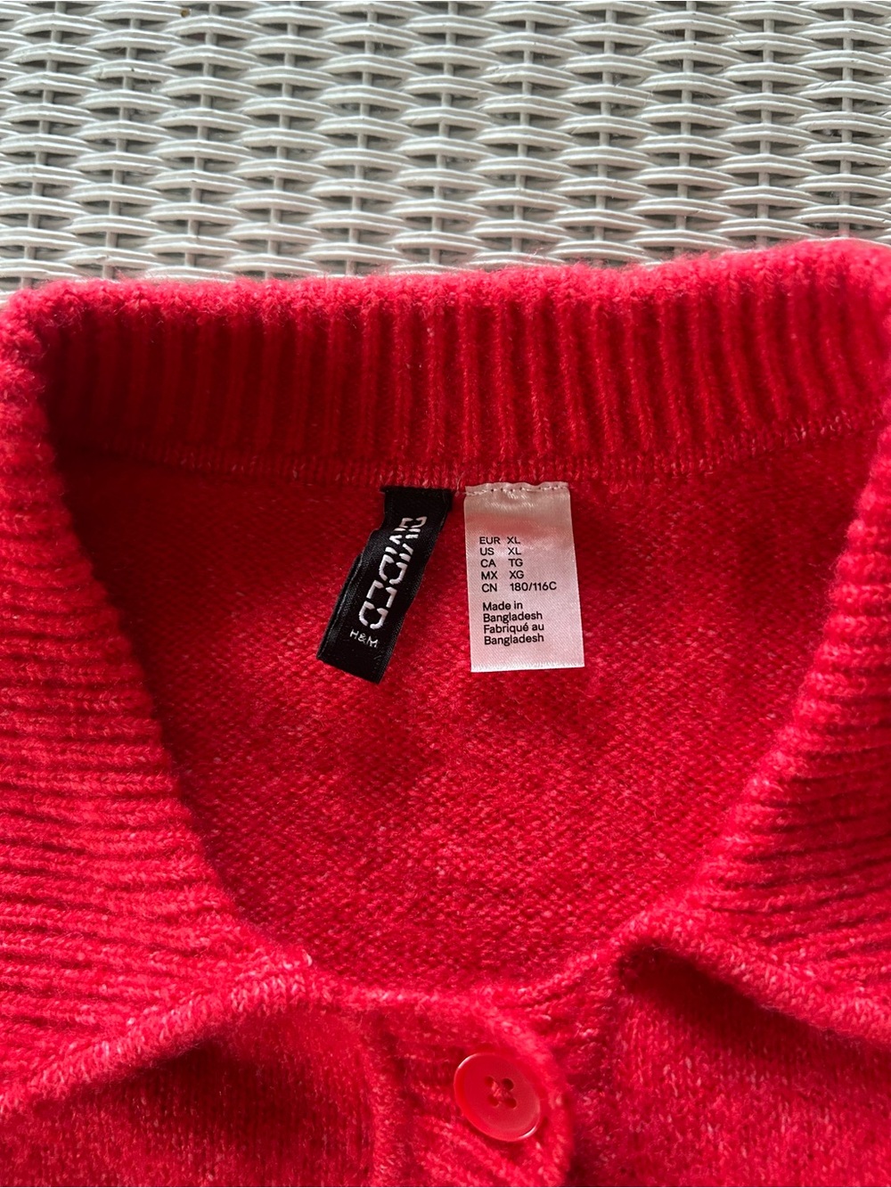 H&M Red Short-Sleeve Buttoned Knit Cardigan - Picture 4 of 4